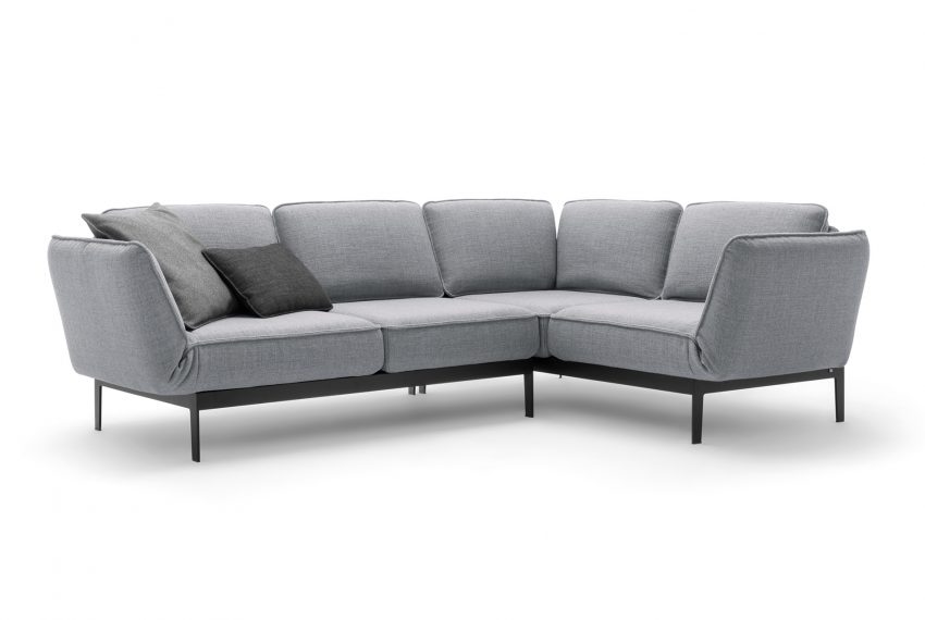 Ein graues Rolf Benz Mera Sofa